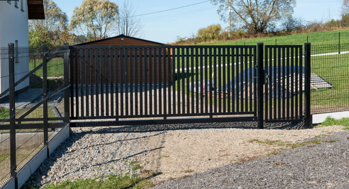 Brama przesuwna z automatyką – montaż w Nowym Sączu