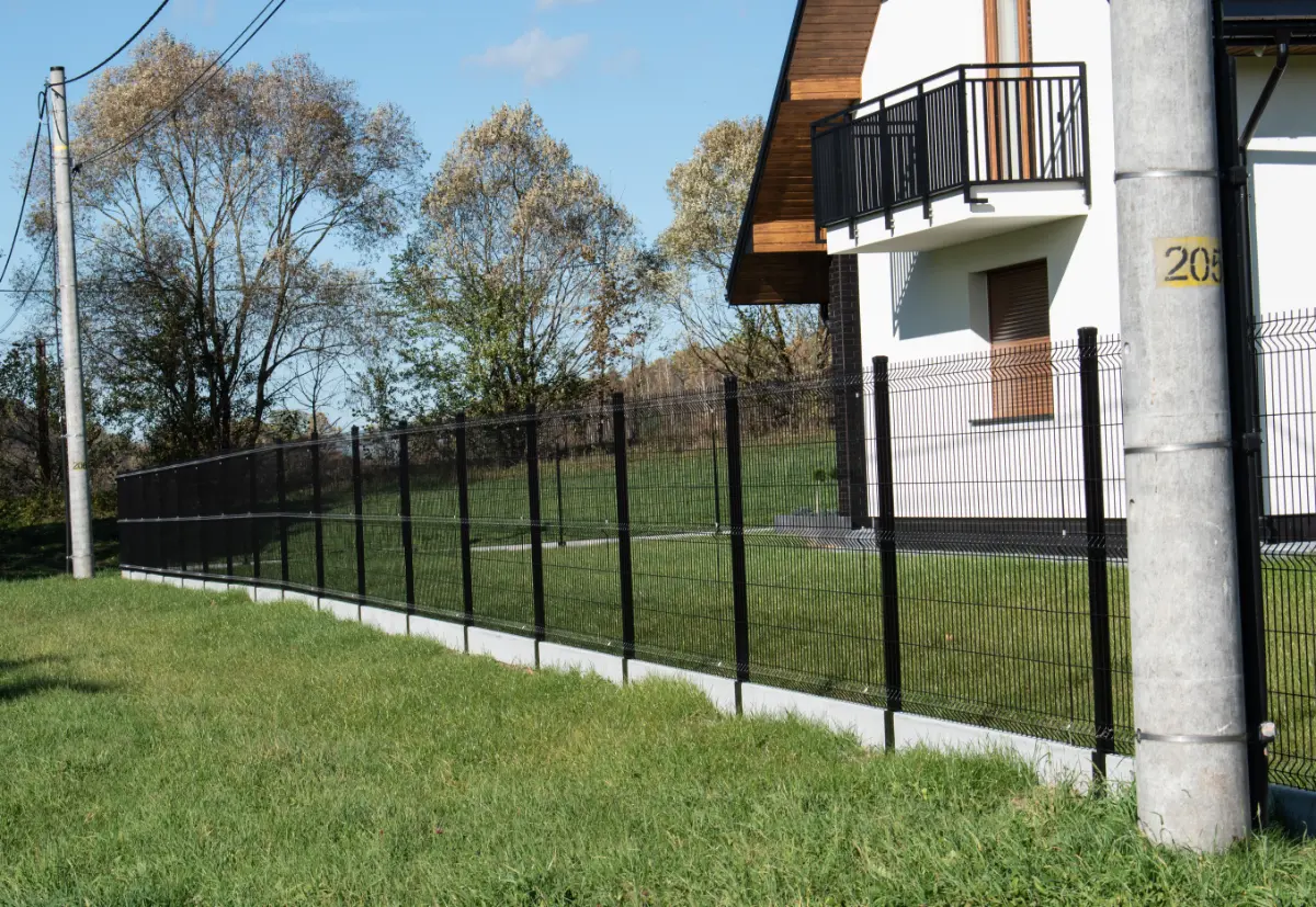 Nowoczesne ogrodzenie kute – realizacja w Krynicy-Zdroju