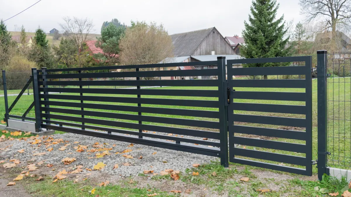 Ogrodzenie panelowe zamontowane w Krynicy-Zdroju – realizacja firmy ŻYBURA